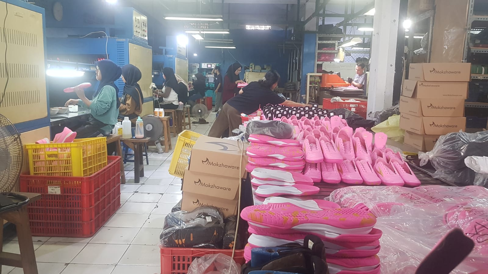supplier sepatu import tangan pertama dari pabrik luar negeri.